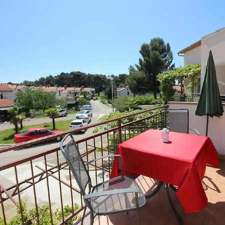 Fuer 2 Personen In Strandnaehe By Interhome * Пореч