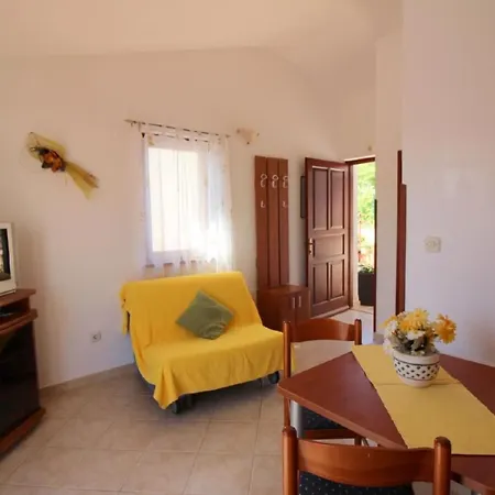 Fuer 2 Personen In Strandnaehe By Interhome