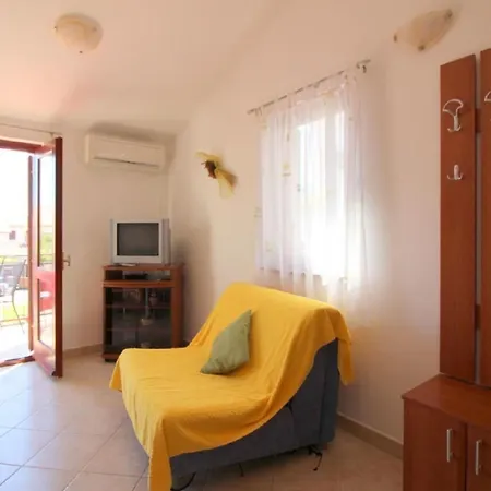 Fuer 2 Personen In Strandnaehe By Interhome Апартаменты Пореч