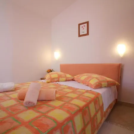 Fuer 2 Personen In Strandnaehe By Interhome Апартаменты Пореч